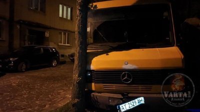 У Львові водій скоїв ДТП і втік з місця події (ФОТО)