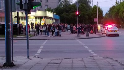 У Львові під час масової бійки біля гуртожитку поліції постраждало двоє людей (ФОТО)