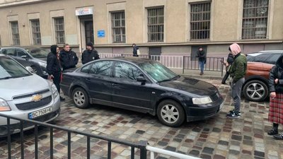 У центрі Львова побились двоє водіїв, одного госпіталізували (ФОТО)