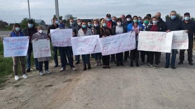 У Яворівському районі перекрили трасу на пішохідному переході (ФОТО)