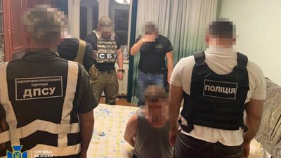 СБУ знешкодила три міжнародні злочинні групи, які переправляли «ухилянтів» за кордон