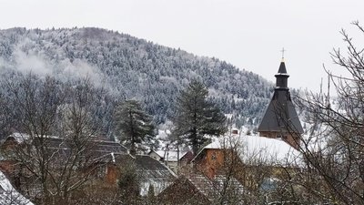 Карпати засипало снігом (ВІДЕО)