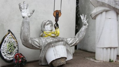 Львівська ОВА допомагає громадам області позбуватися радянського минулого