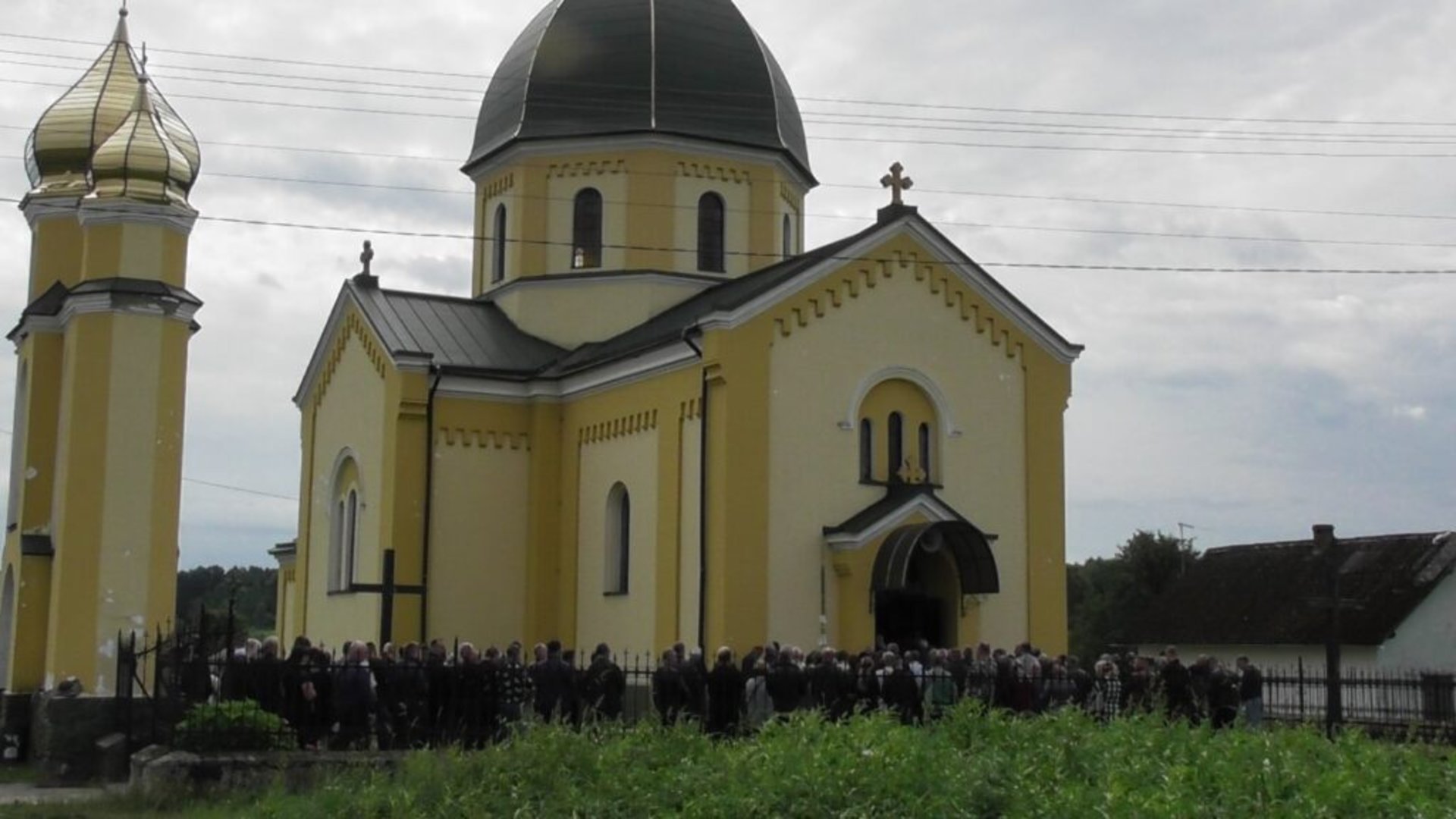 У Дубровиці відспівали багаторічного настоятеля церкви Святої Покрови отця Миколая. Фото: Михайло Скеба