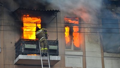 Під час пожежі на Пустомитівщині ледь не згоріли діти