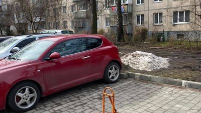 У Львові самовільно встановили паркувальні перешкоди (ФОТО)
