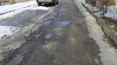 У Львові автомобілі паркуються на пішохідній зоні