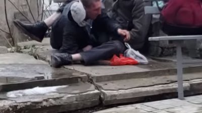 У Львові двоє чоловіків вчиняють глум на кладовищі і обкрадають склепи  (ВІДЕО)