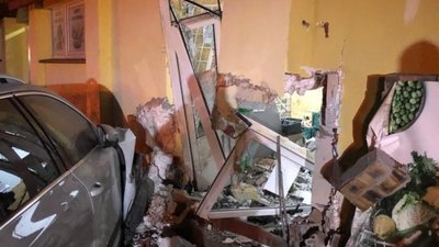 На Львівщині нетверезий водій «Шкоди» в’їхав у будівлю супермаркету (ФОТО)