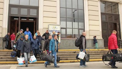 На Львівщину евакуювали 20 чоловіків з будинку-інтернату, який пів року перебував в окупації