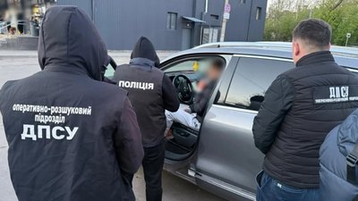На Львівщині перекрили ще один канал незаконного переправлення чоловіків за кордон