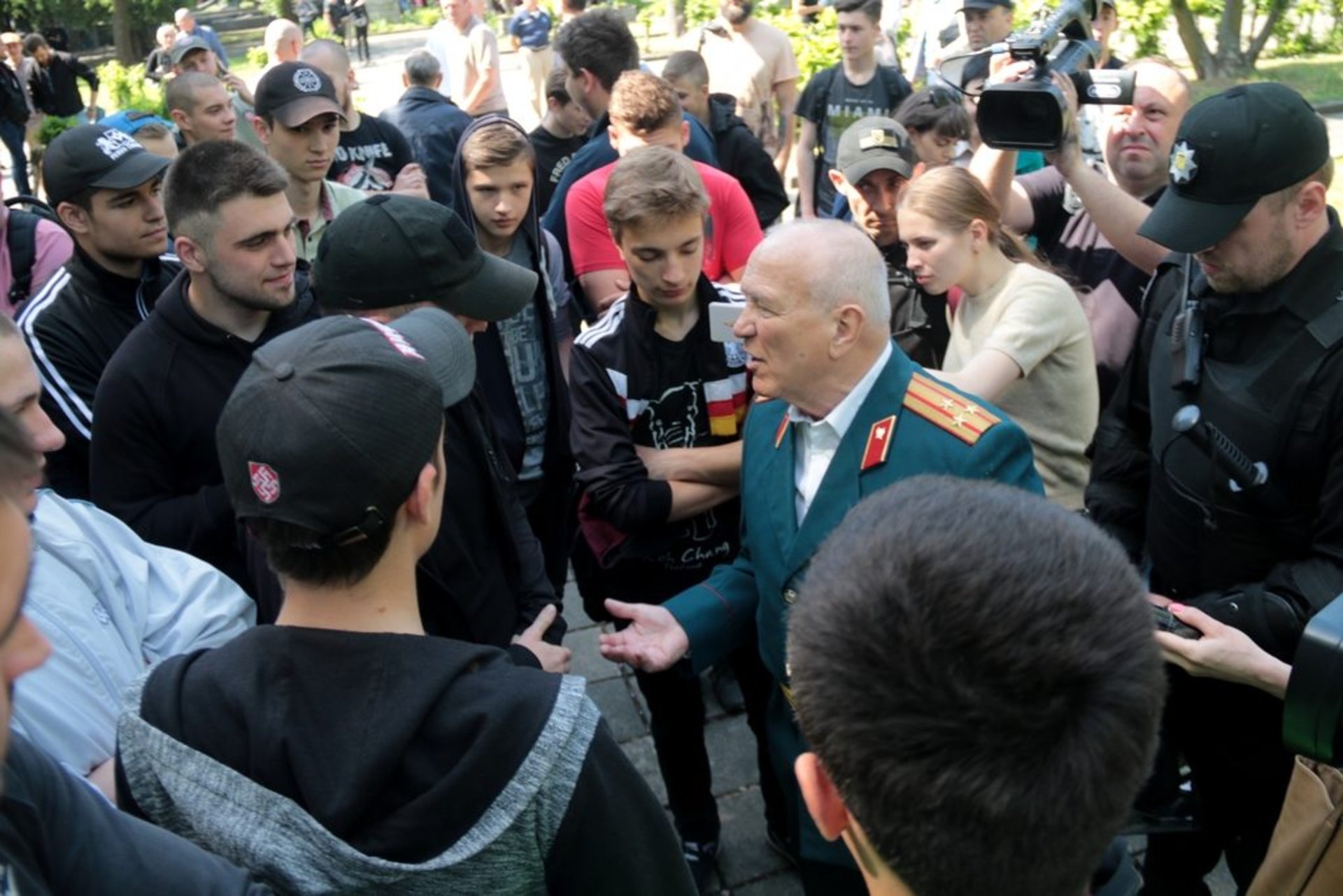 Словесні перепалки на Пагорбі Слави