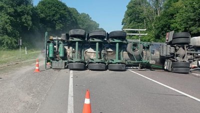 У МВС повідомили подробиці зіткнення автомобілів із цистерною (ФОТО, ВІДЕО)