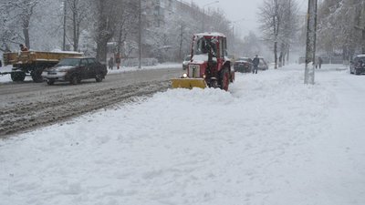 Дороги Львівщини очищують від снігу