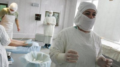Кабмін обіцяє продовжити доплати медикам до кінця року