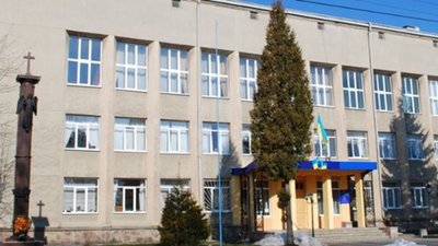 Районна рада продовжує блокувати передачу приміщень Дрогобицькій громаді