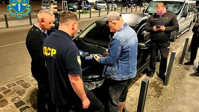 На Закарпатті затримали трьох зловмисників, які за $7,5 тис незаконно переправляли за кордон призовників