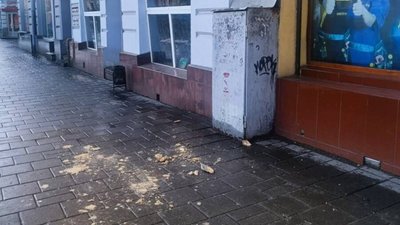 У Львові знову обвалився шматок фасаду