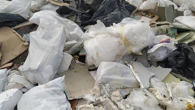 У Львові на торфовищах викинули сміття (ВІДЕО)
