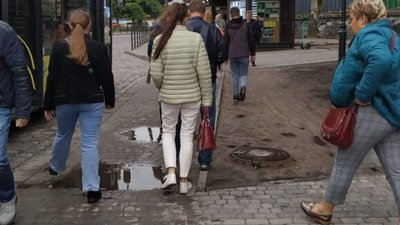 У центрі Львова просять провести благоустрій біля пам'ятника Данила Галицького