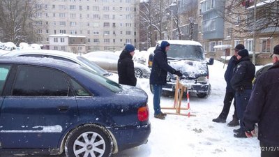 У Львові штрафують власників автомобілів, які паркуються біля власних будинків (ФОТО)