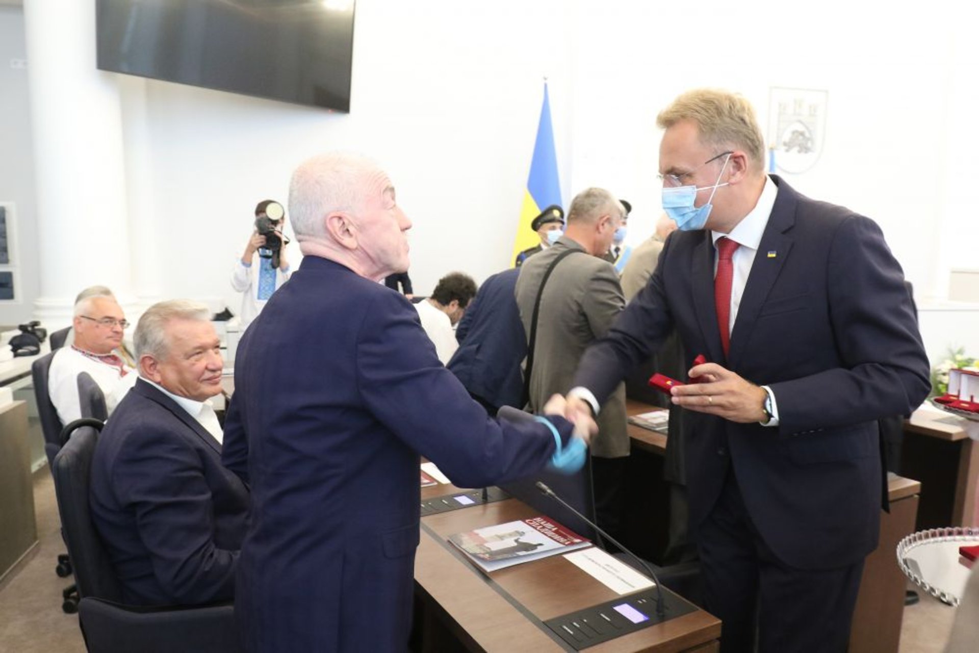 У Львівській міській раді відбулося урочисте засідання за участю депутатів 1-го демократичного скликання, фото ЛМР