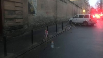 У Львові на ще одній вулиці встановили славнозвісні стовпчики (ФОТО, ВІДЕО)