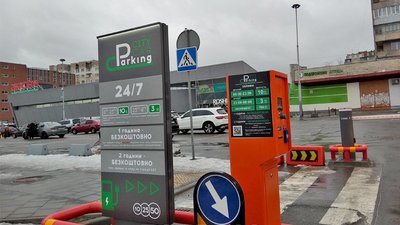 У Львові на вулиці Чорновола облаштували приватний паркінг