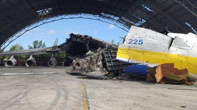У Гостомелі росіяни покрали запчастини з «Мрії», а потім - підпалили її