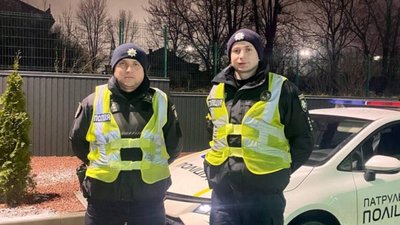 У Львові патрульні допомогли чоловіку