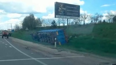 На об’їзній дорозі Львова перекинулася вантажівка (ВІДЕО)