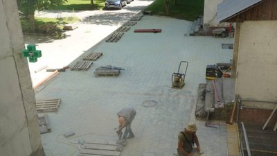 На Львівщині біля лікарні облаштували паркування