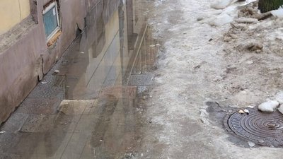 У Львові прибиральниці не мають лопат для прибирання снігу