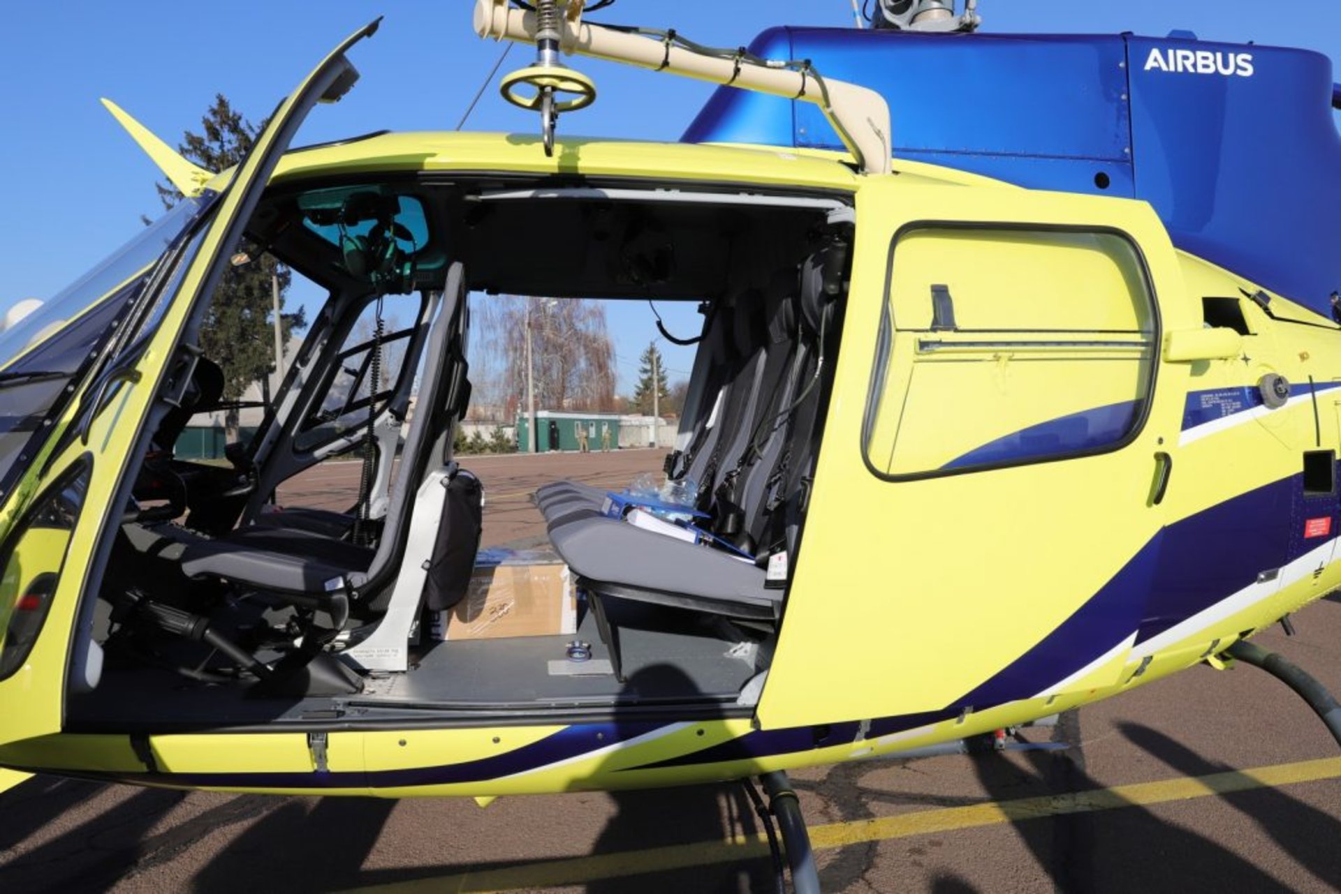 Україна отримала від Франції два гелікоптери Airbus H125. Фото ДПСУ
