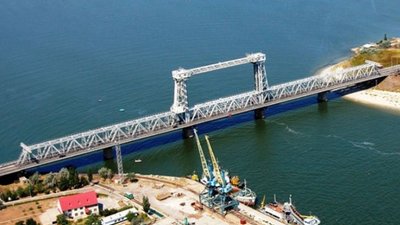 Двічі за добу: росіяни обстріляли ракетами міст через Дністровський лиман на Одещині