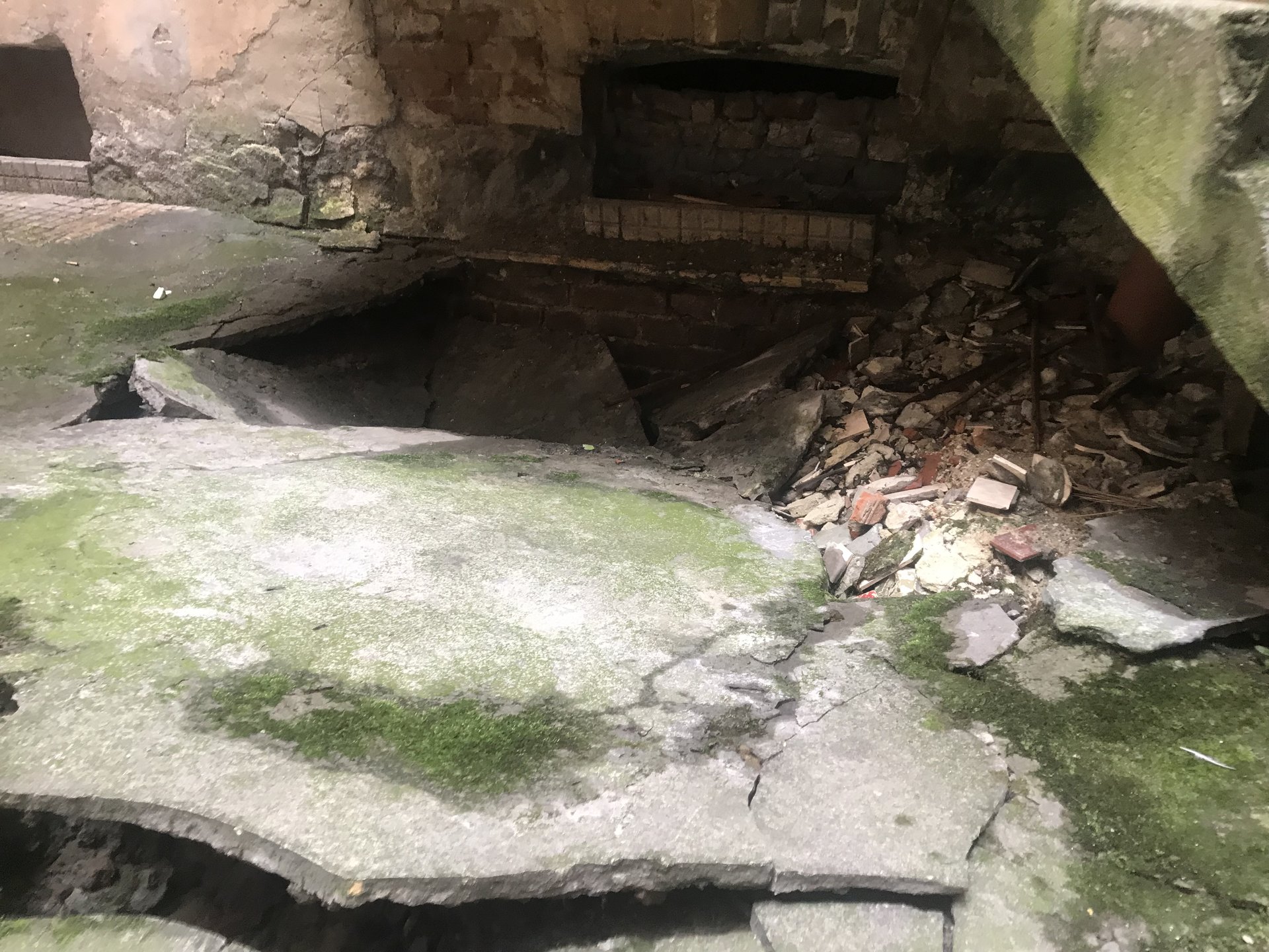 У Львові може обвалитись стіна ще одного будинку, фото Четверта студія