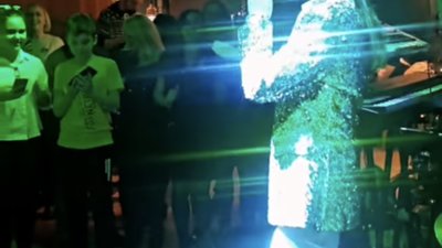 Скандальний співак Андрій Мацевко заспівав у Львові (ВІДЕО)
