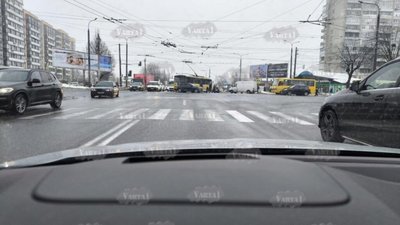 У Львові на перехресті зламався тролейбус
