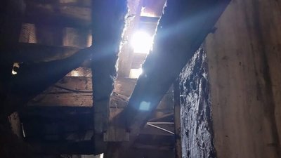 У Львові знищується будинок (ФОТО)
