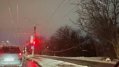 У Львові на Стрийській обірвались тролейбусні дроти (ФОТО)