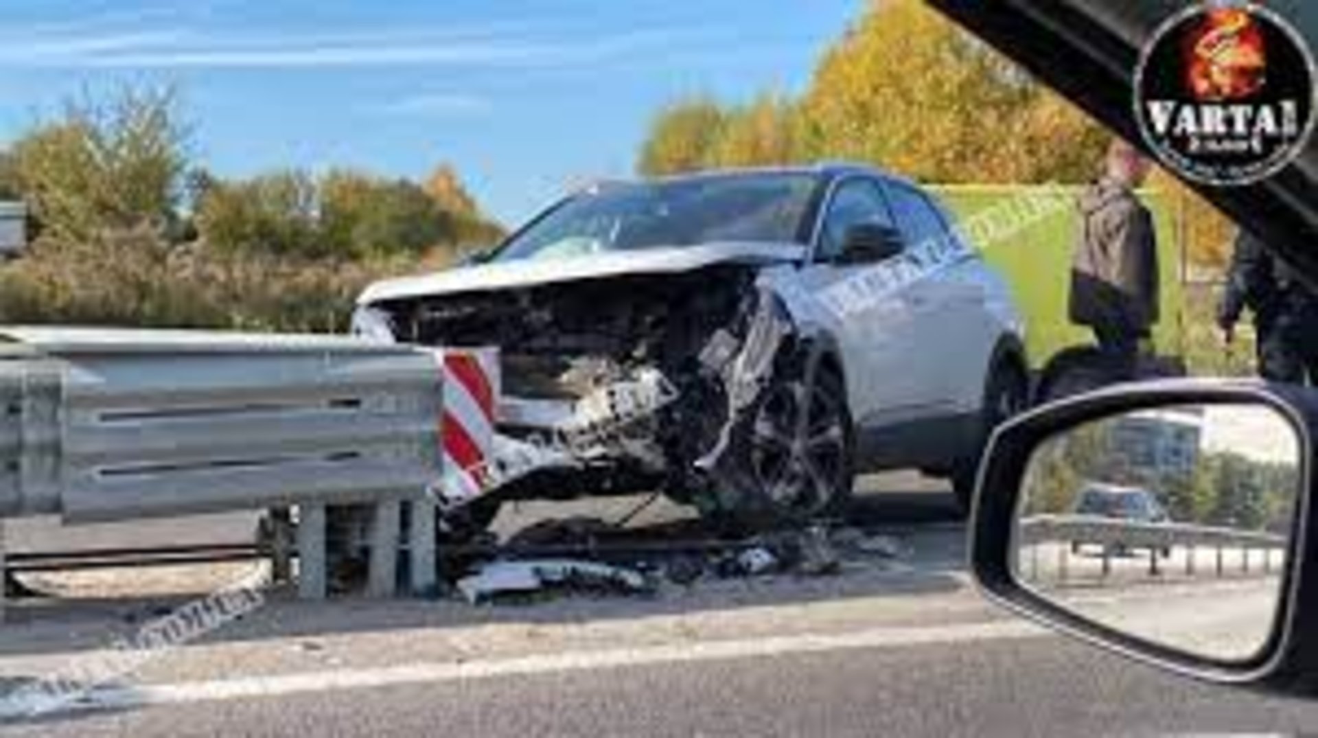 У Львові водій протаранив відбійник