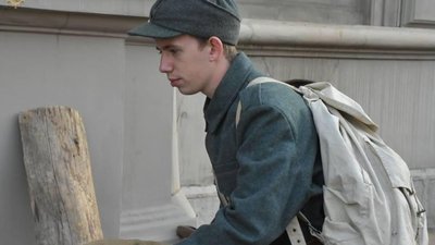 Біля будівлі Львівської ОДА реконструктори відтворюють події сторічної давнини