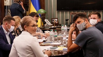 Тимошенко після коронавірусу провела нараду без маски (ФОТО)