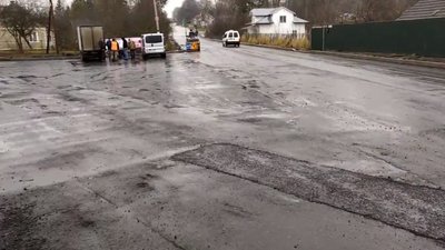 Як у Стебнику на Львівщині "якісно" відремонтували дорогу (ВІДЕО)