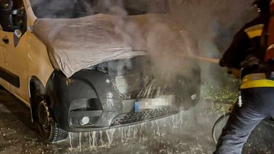 У Львові горів Renault Master (ФОТО)