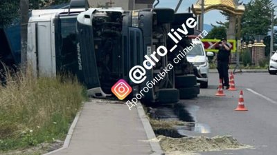 На Львівщині через ДТП перекривали рух транспорту
