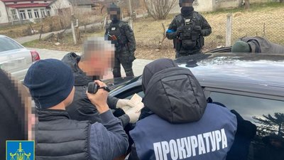 Прокуратура Львівщини підтвердила затримання в.о. міського голови на продажі гуманітарної допомоги (ФОТО)