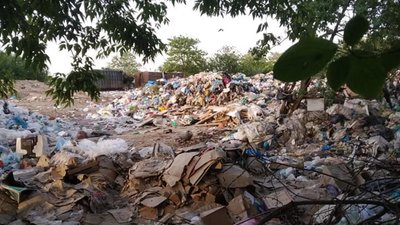 У Винниках біля міського кладовища з'явилося незаконне сміттєзвалище (ФОТО)