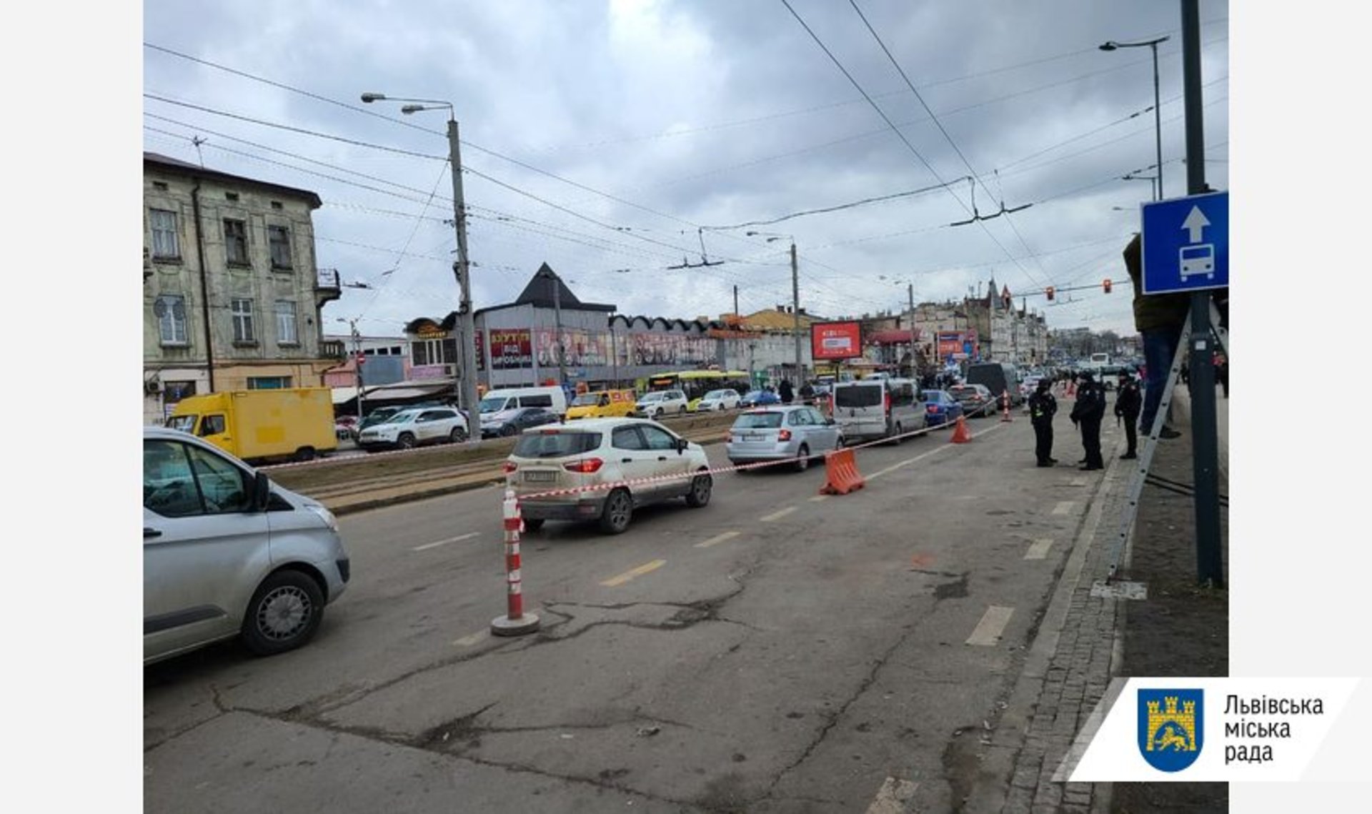 У Львові в'їзд на Головний залізничний вокзал закрили для приватного автотранспорту