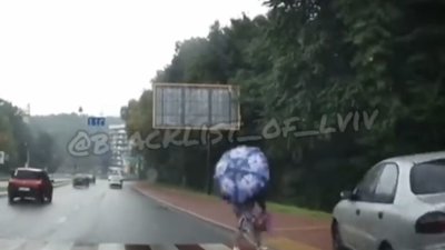У Львові на Стуса водій мало не збив жінку (ВІДЕО)